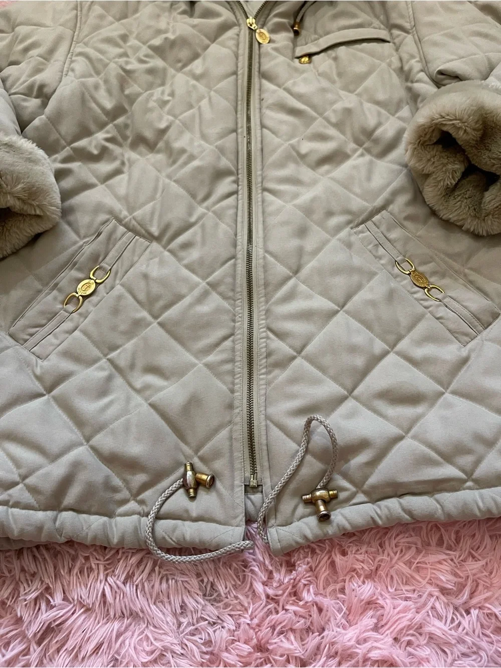 J.G. Hook Quilted Coat Womens Faux Fur Hood Beige Jacket Vintage Gold Hardware - Picture 4 of 10